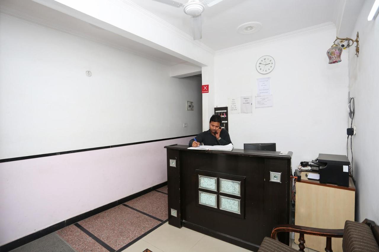 Hotel Oyo 8253 Golden Heights Nowe Delhi Zewnętrze zdjęcie